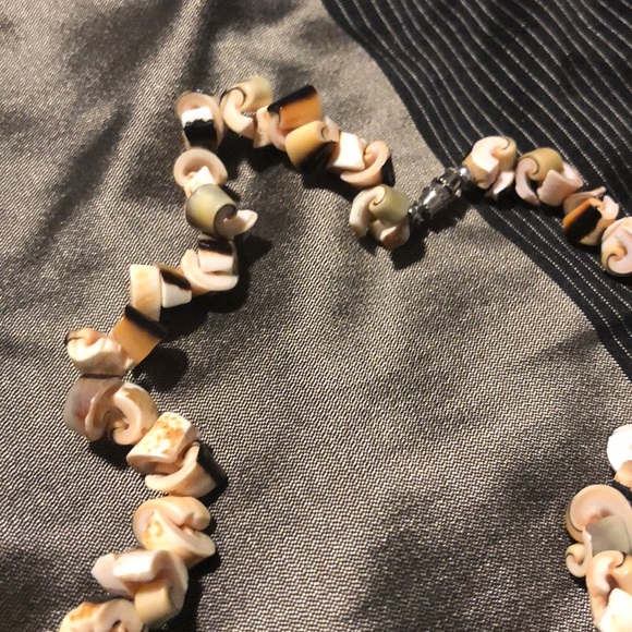 Shell necklace - Picture 2 of 2